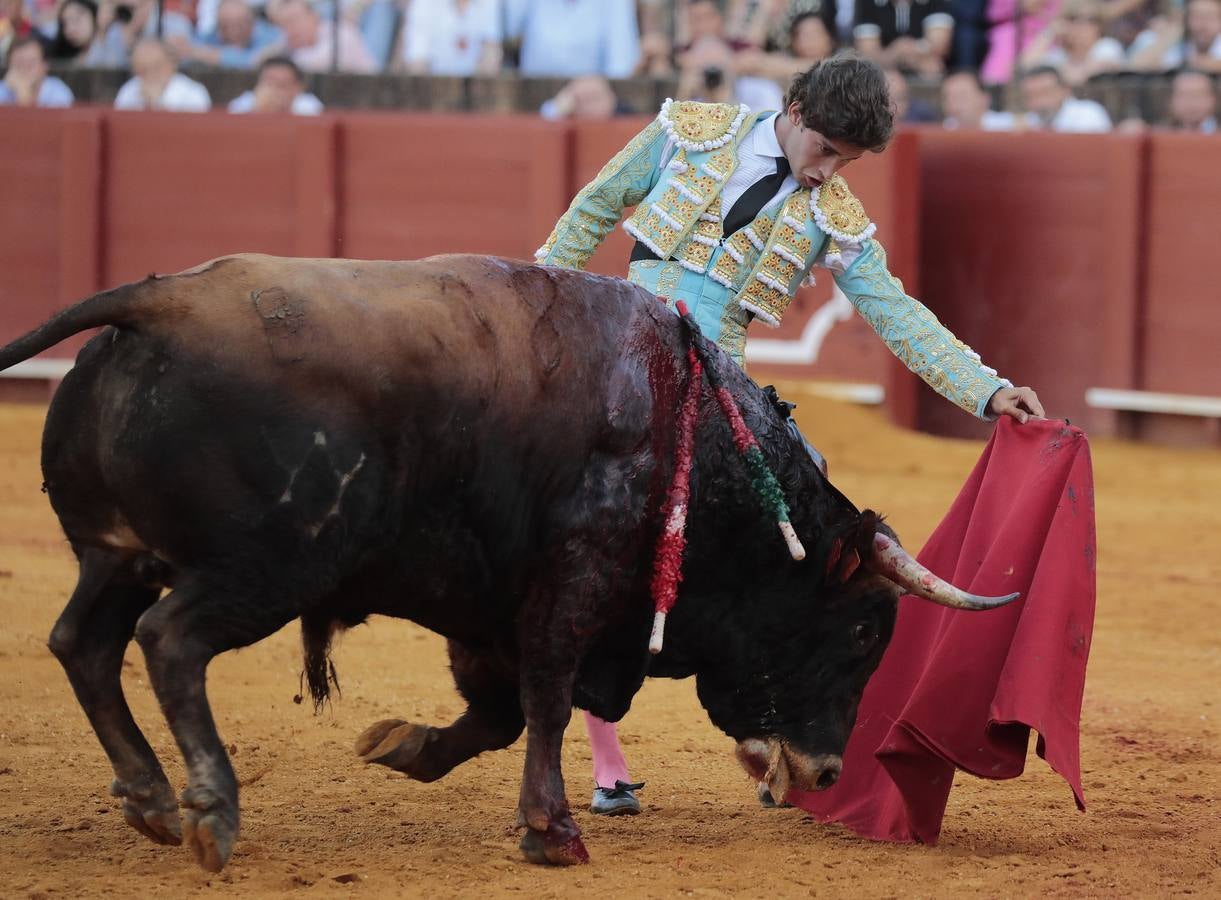 En imágenes, Isaac Fonseca impacta en su debut en Sevilla