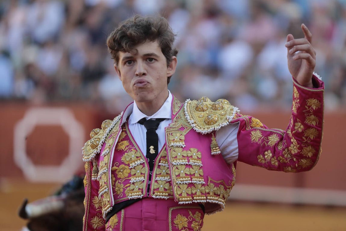 En imágenes, Isaac Fonseca impacta en su debut en Sevilla