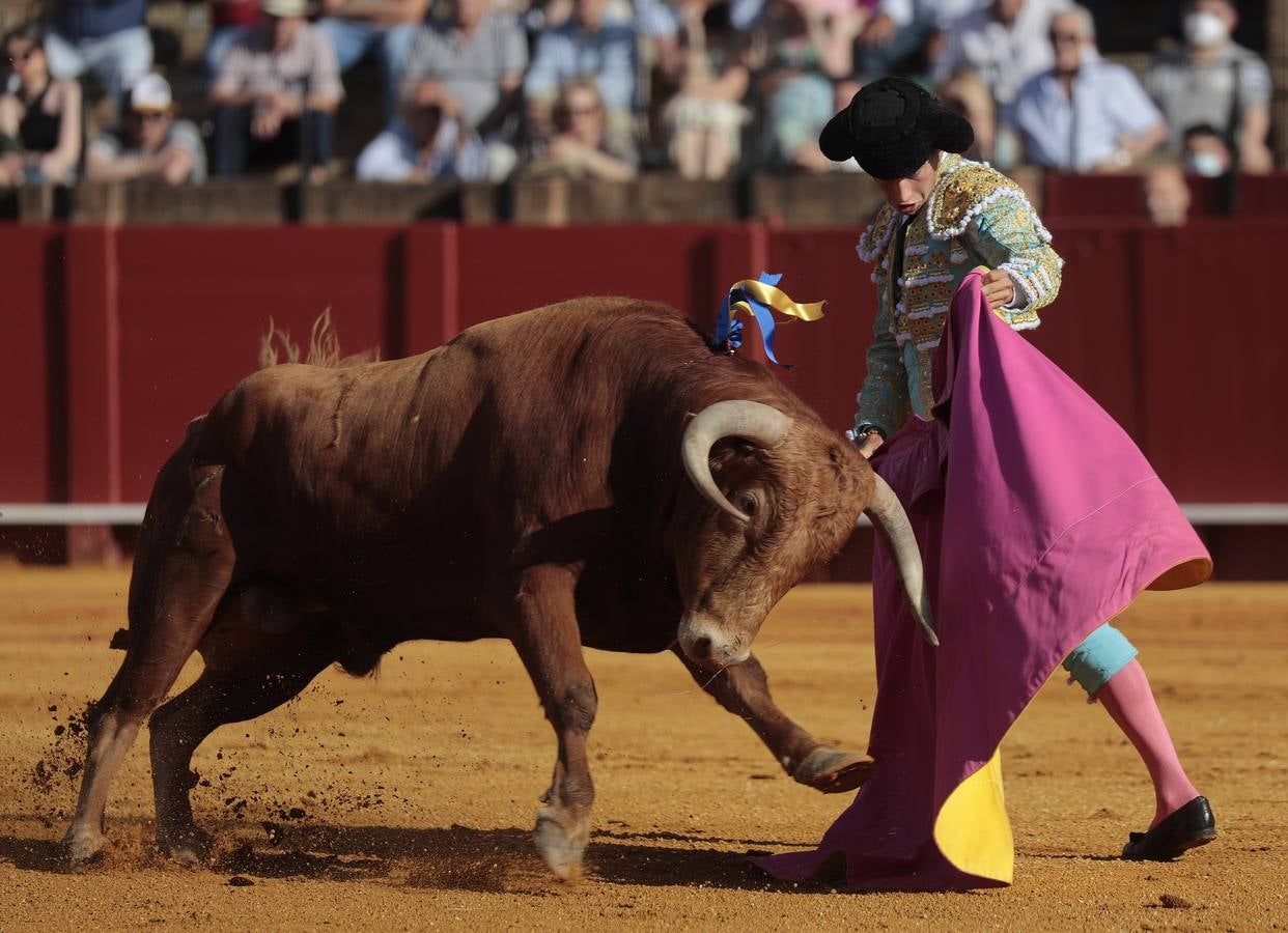 En imágenes, Isaac Fonseca impacta en su debut en Sevilla