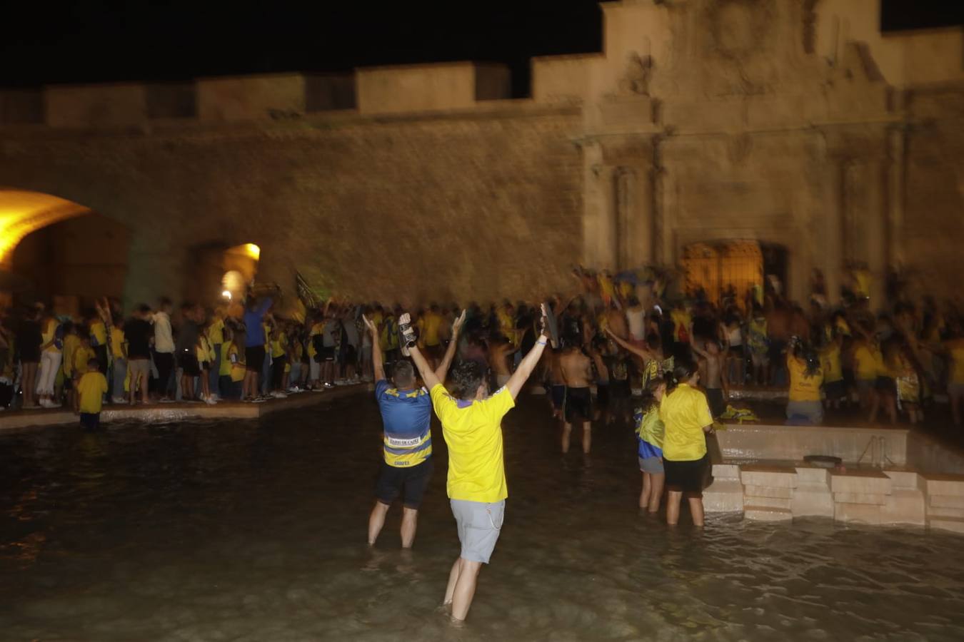 GALERIA: Fotos de la celebración de la afición cadista por la permanencia del Cádiz CF