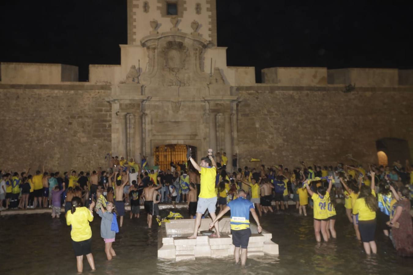 GALERIA: Fotos de la celebración de la afición cadista por la permanencia del Cádiz CF