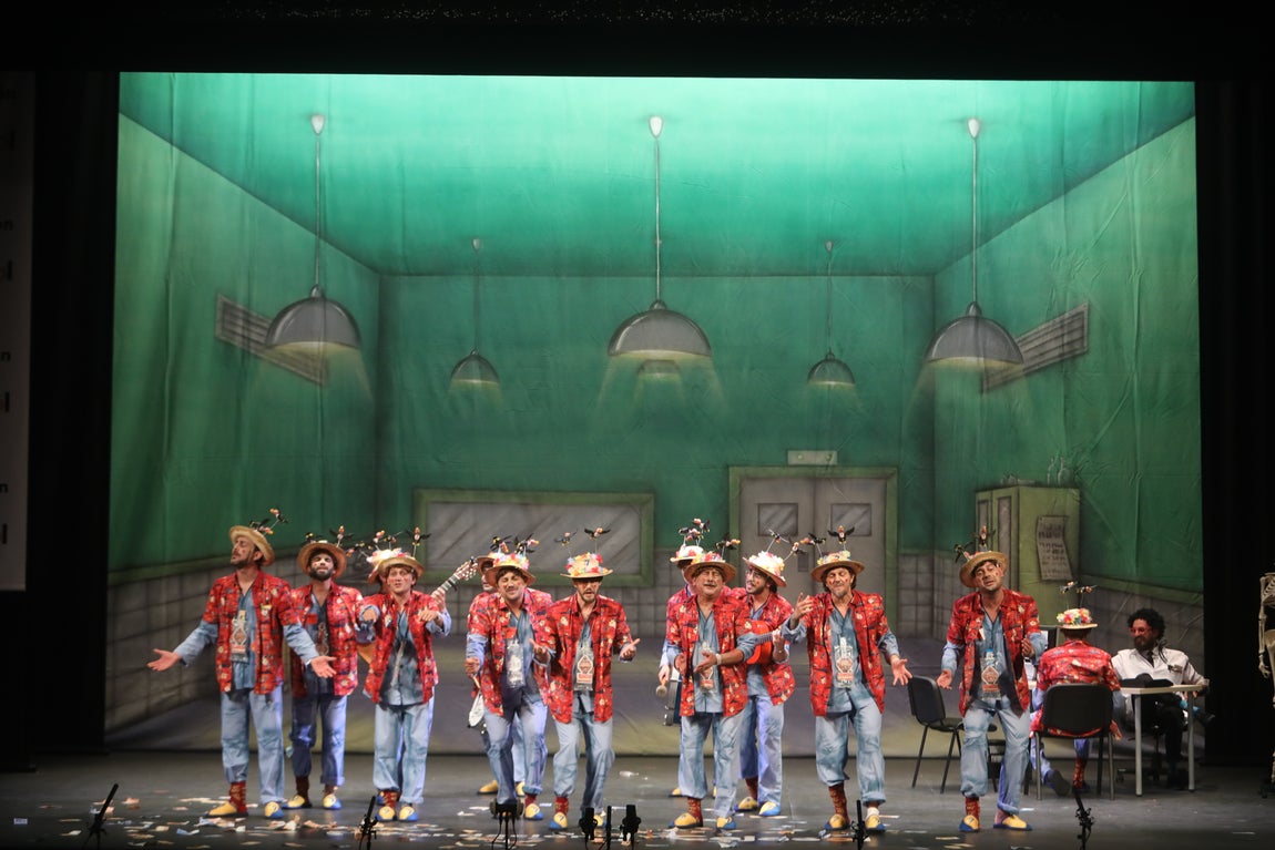 Fotos: chirigota &#039;A vivir que son dos días&#039; en el COAC 2022