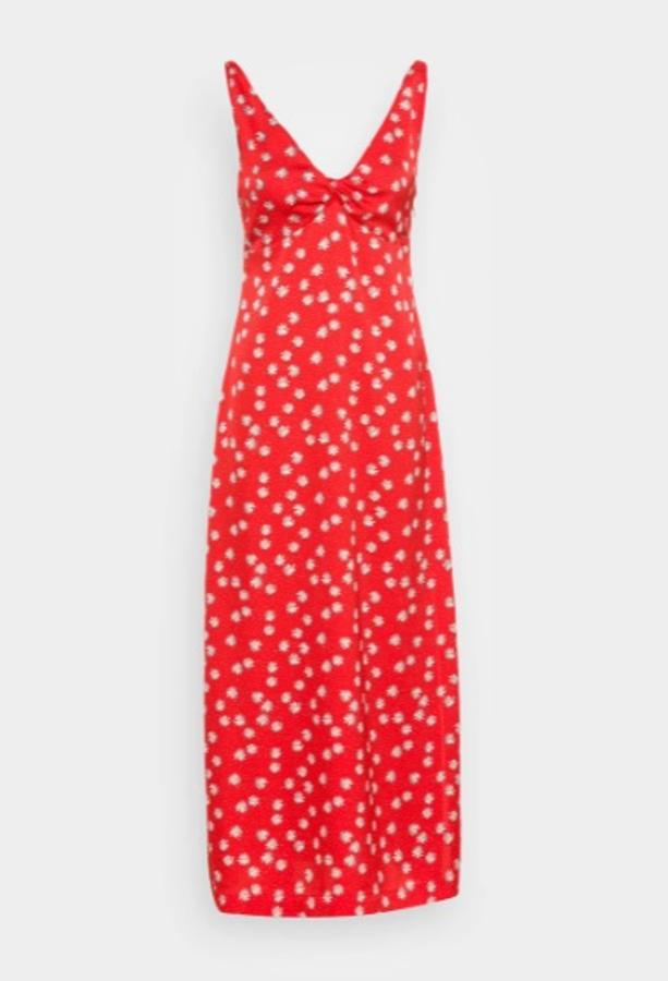 Pepe Jeans - Vestidos veraniegos fresquitos para todas. Vestido rojo con estampado de flores, escote en uve y fruncido en el pecho. Precio: 67,95 €.