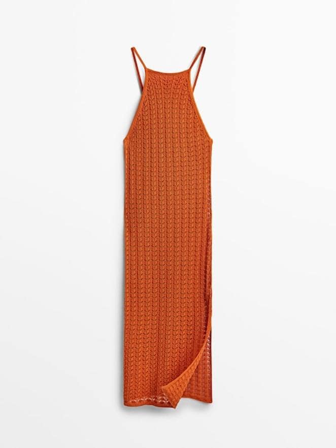 Massimo Dutti - Vestidos veraniegos fresquitos para todas. Vestido de crochet con escote halter y abertura en el bajo. Precio: 39,90 €.