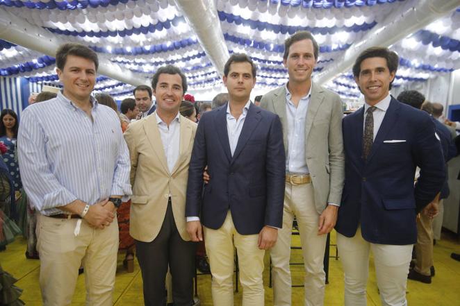 Feria de Córdoba 2022 | El elegante ambiente en las casetas del lunes, en imágenes