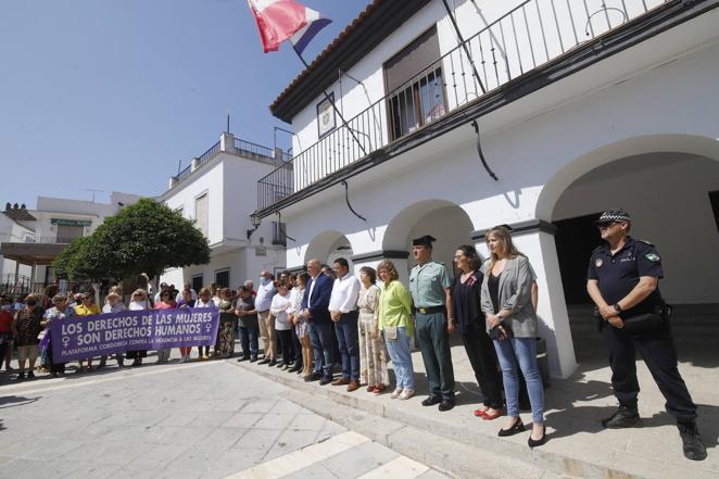 La conmoción en Montemayor por el asesinato de una joven, en imágenes