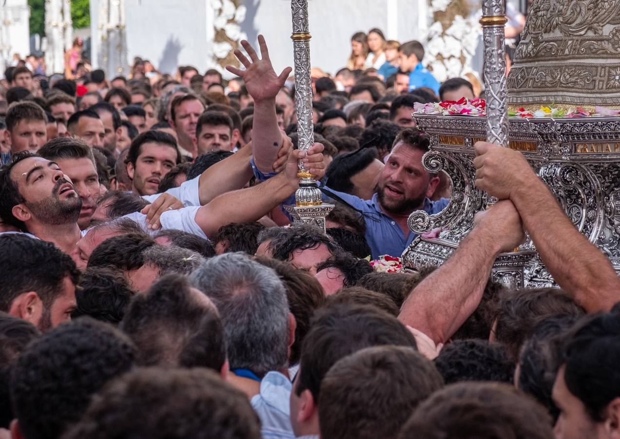 La Reina de Almonte vuelve a la calle, en imágenes