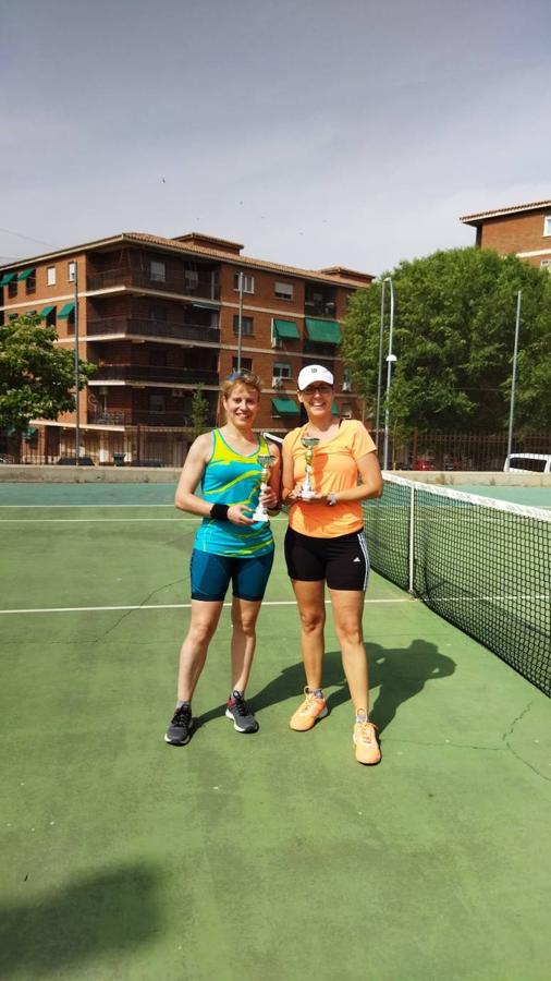 Absoluto femenino: Vanessa Sánchez, campeona y Beatriz Fogeda, subcampeona. 