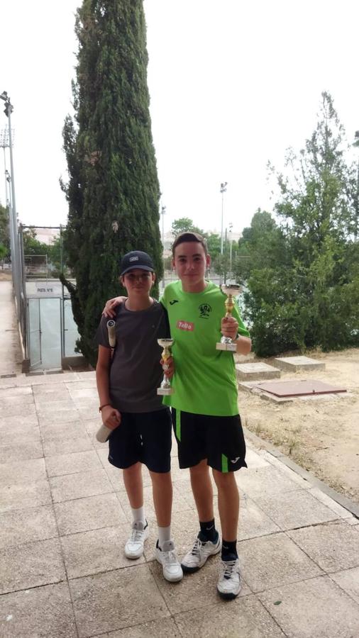 Infantil masculino: Diego Luján, campeón y Álvaro Nodal, subcampeón. 
