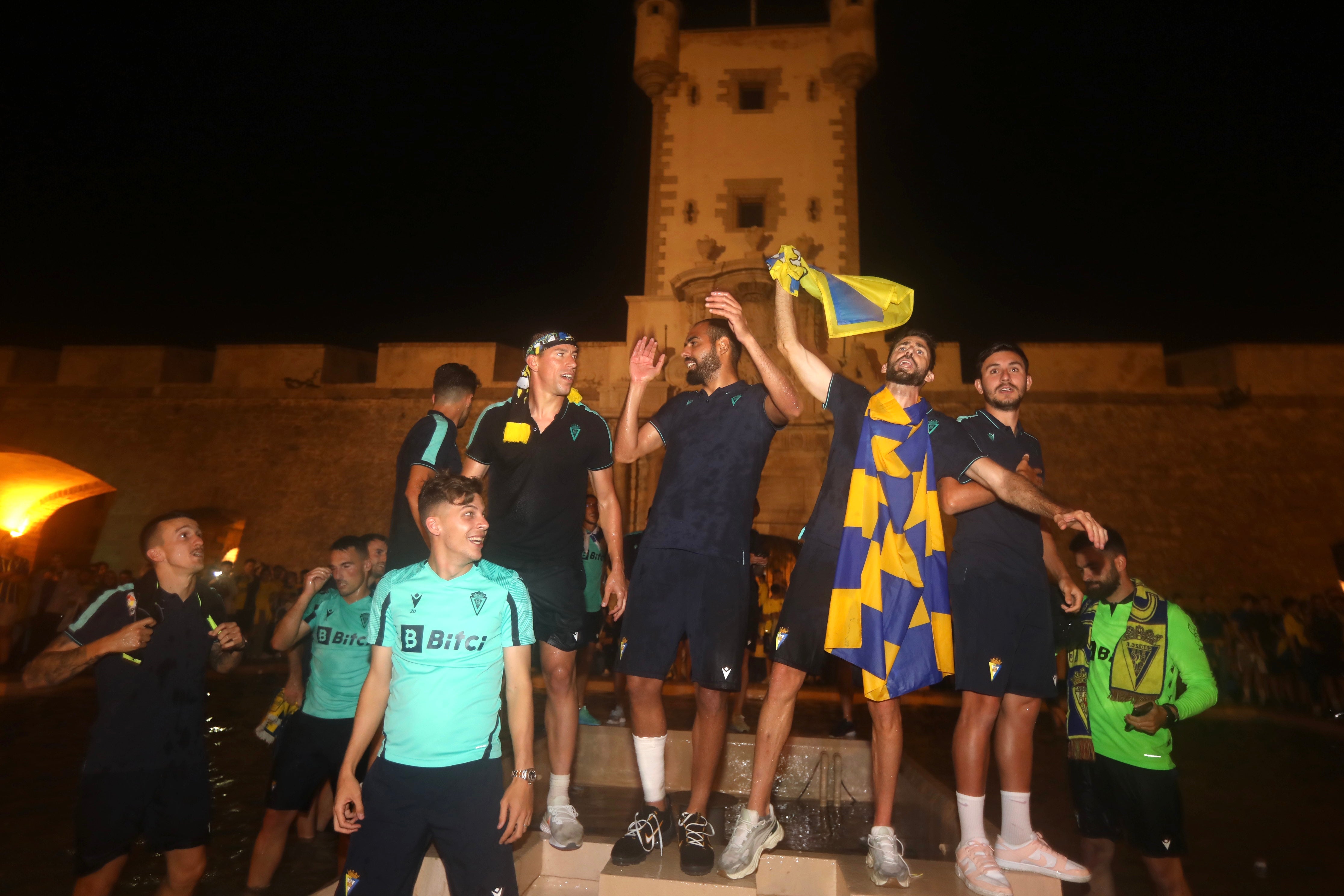 La celebración del Cádiz CF con su afición en imágenes