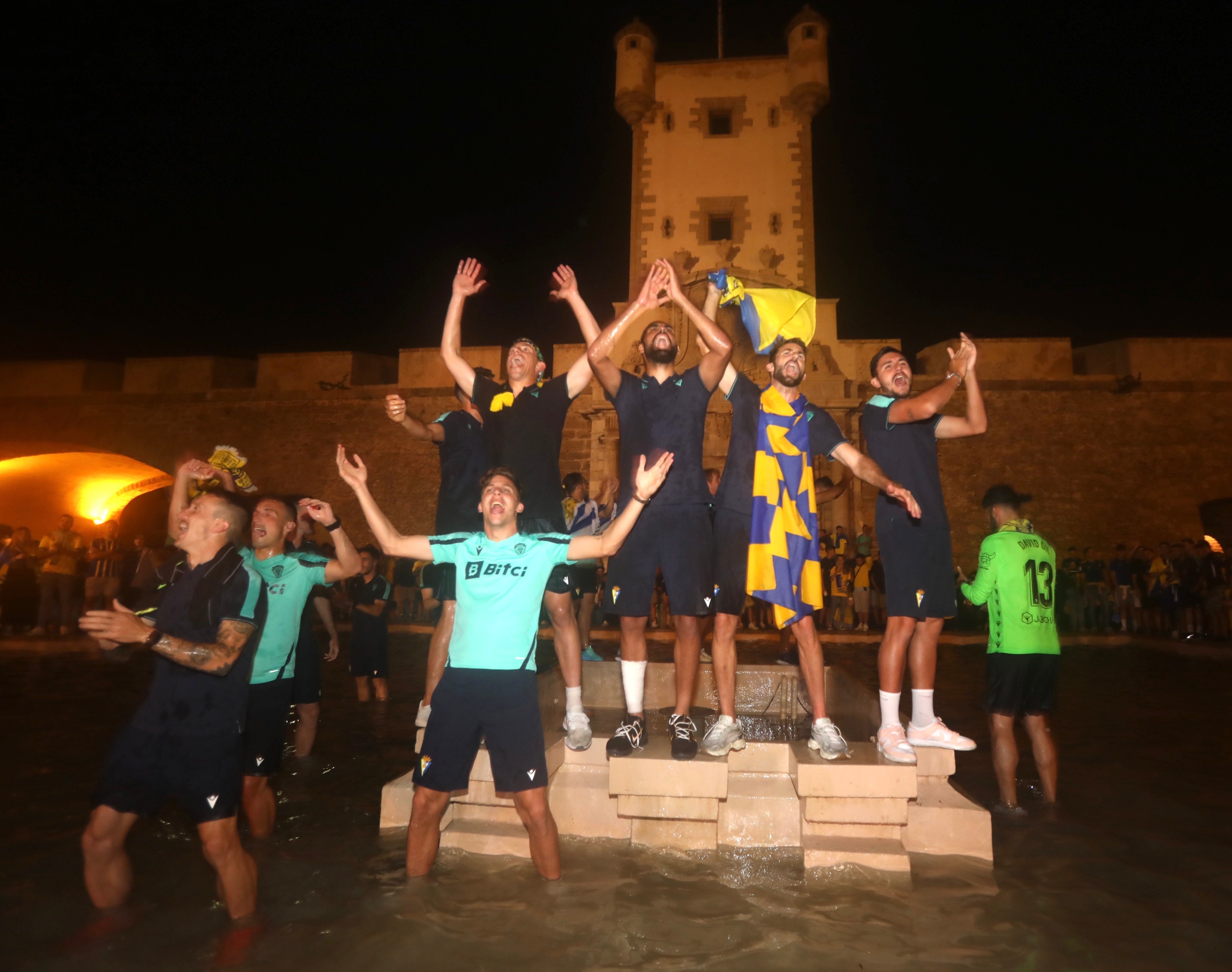 La celebración del Cádiz CF con su afición en imágenes