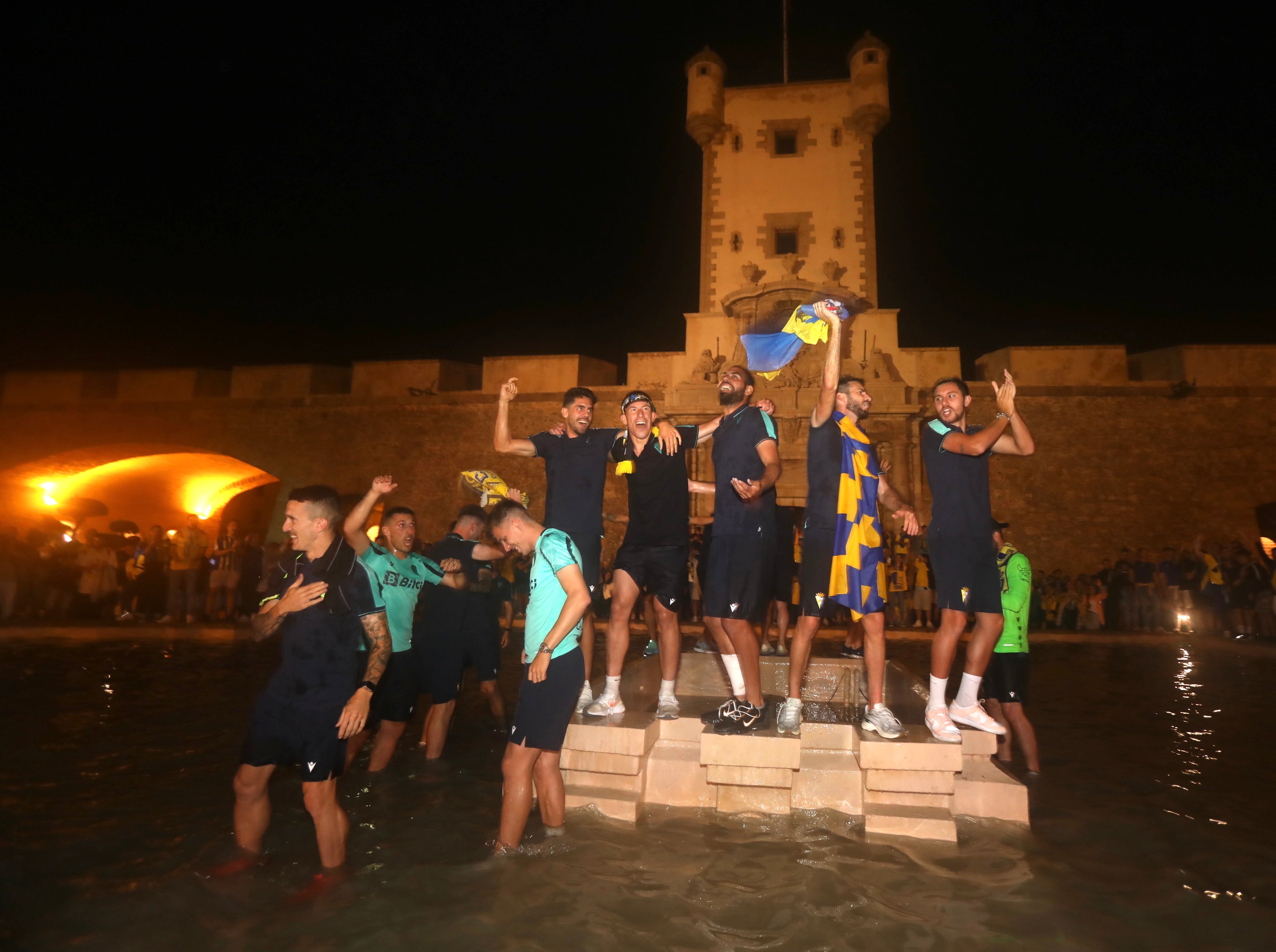 La celebración del Cádiz CF con su afición en imágenes