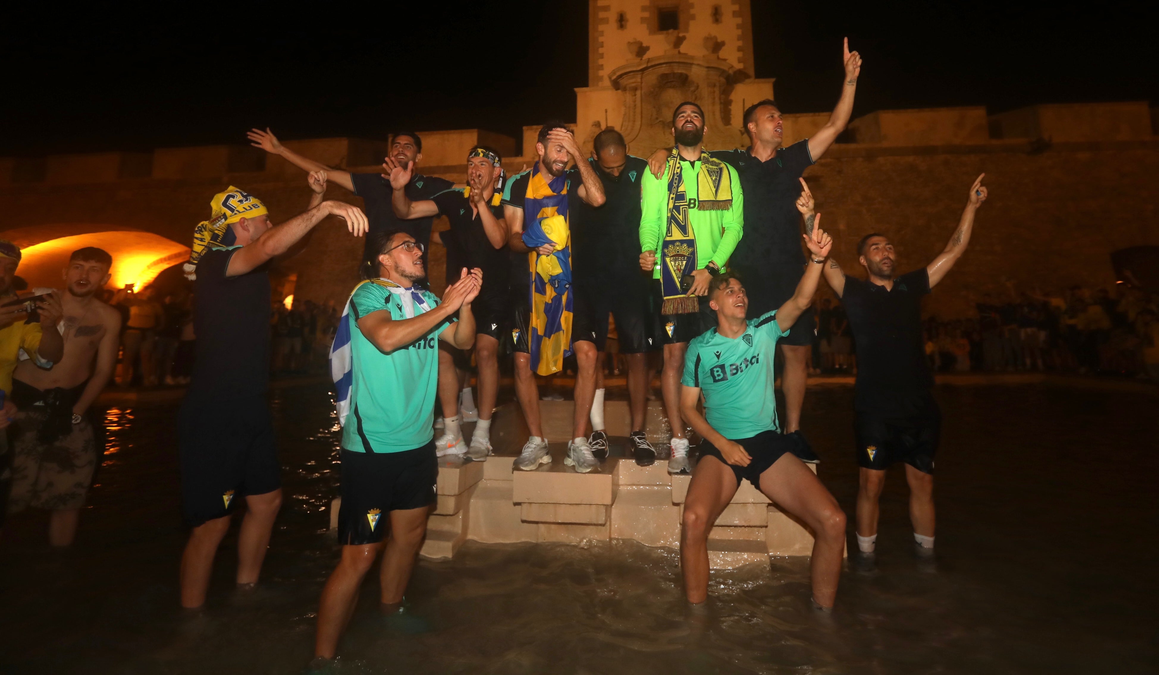 La celebración del Cádiz CF con su afición en imágenes