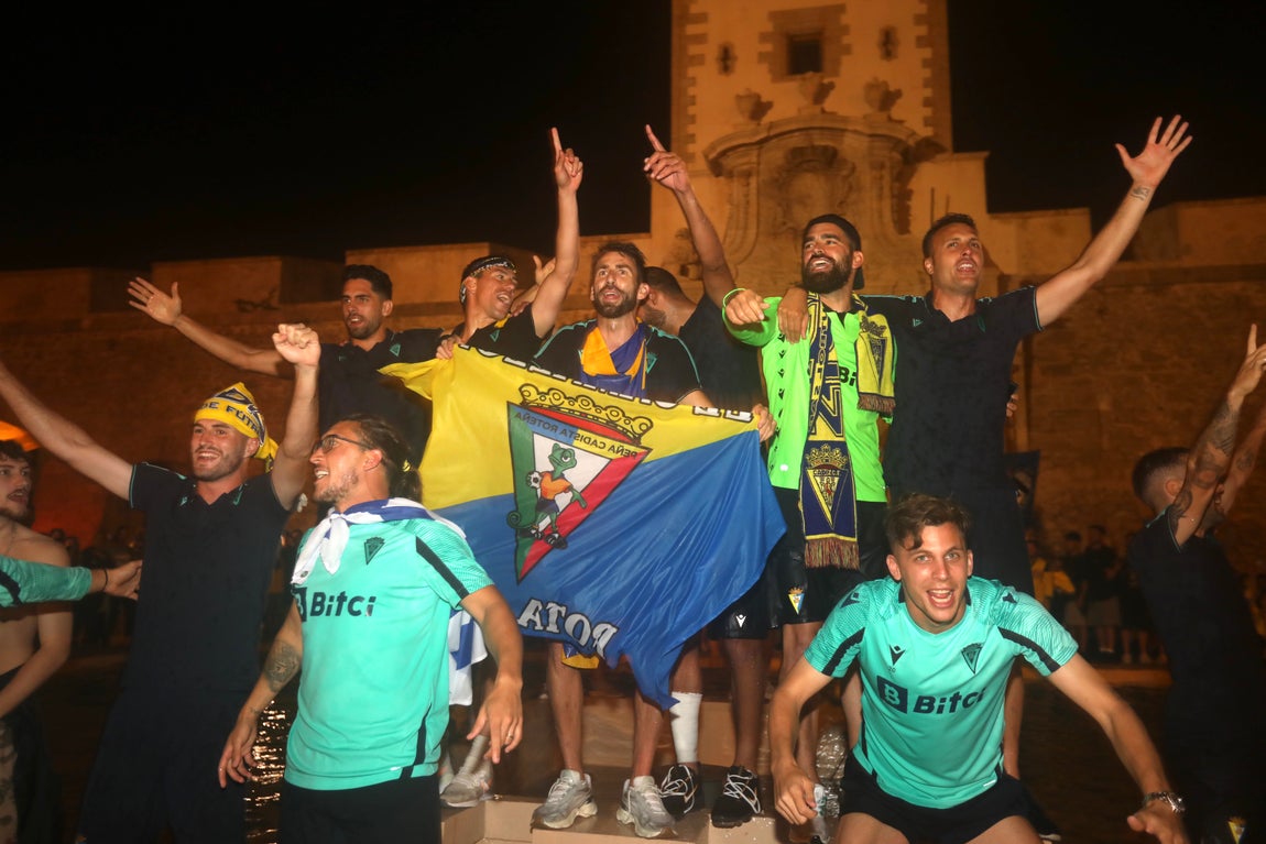 La celebración del Cádiz CF con su afición en imágenes