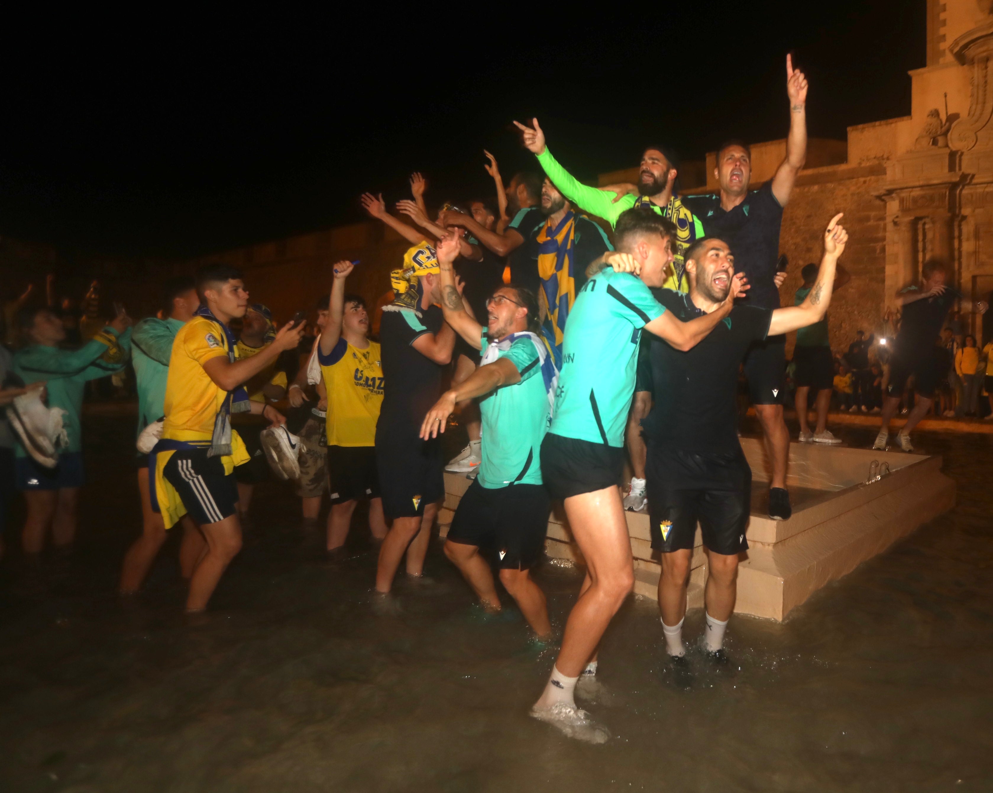 La celebración del Cádiz CF con su afición en imágenes