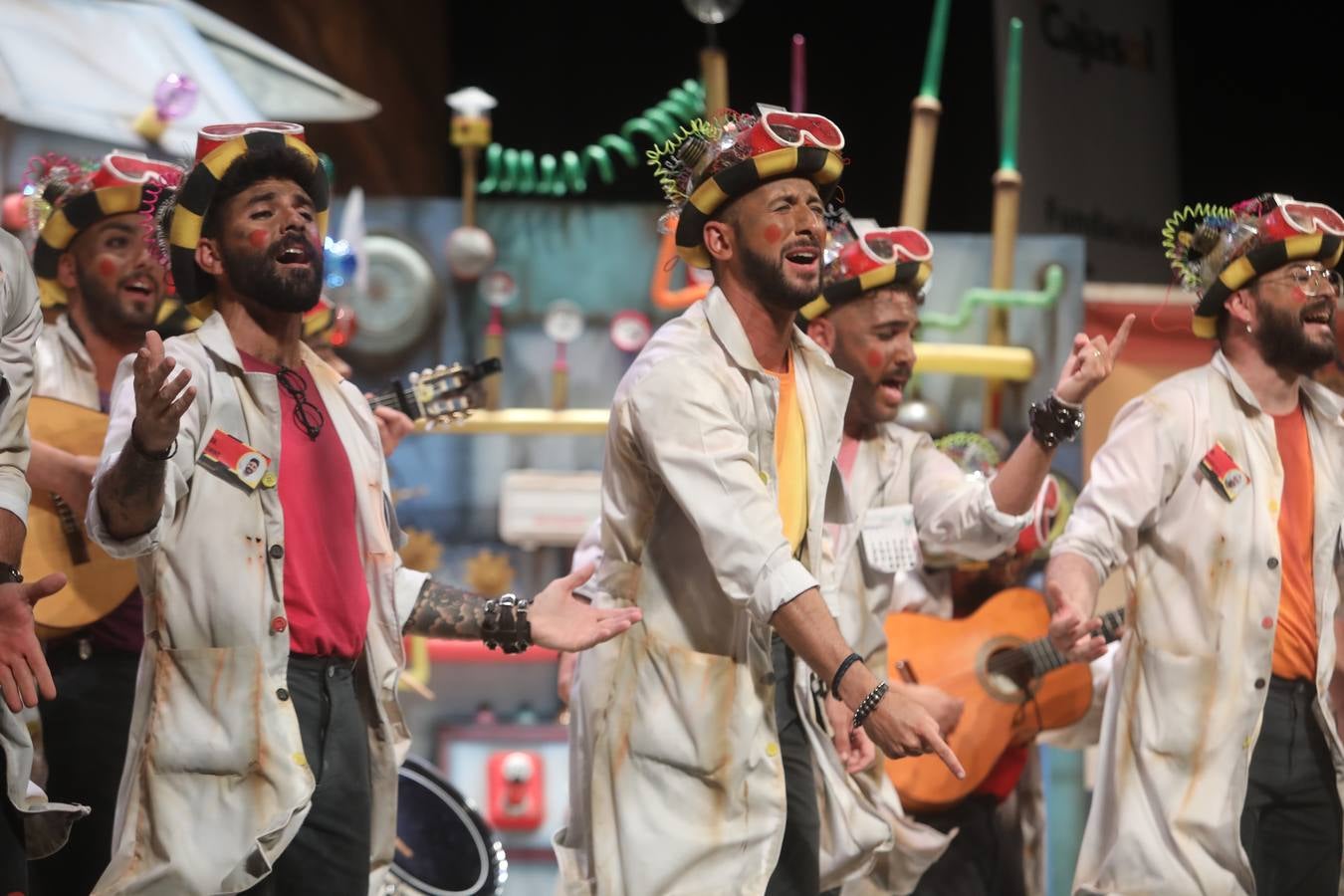 Fotos: Comparsa &#039;¿Me meto o no me meto?&#039; en el COAC 2022. Carnaval de Cádiz