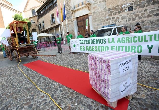 Manifestación de los agricultores en Toledo contra el desvío de fondos a Geacam