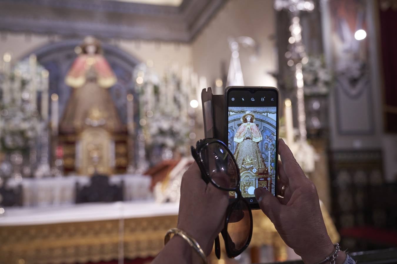 La Virgen del Rocío ha amanecido de Pastora en Almonte anunciando ya su vuelta a la aldea