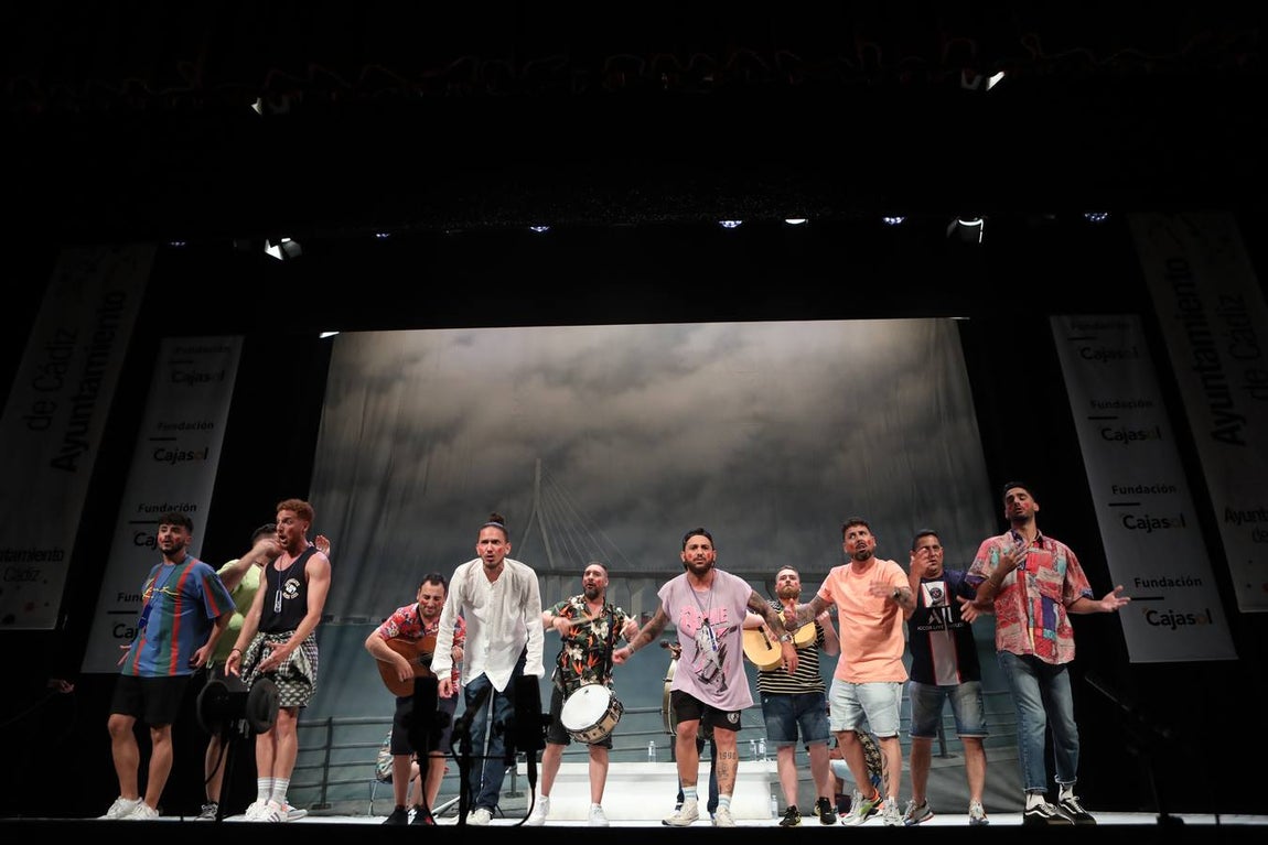 Fotos: Chirigota &#039;Los de Cádiz Sur&#039; en el COAC 2022. Carnaval de Cádiz