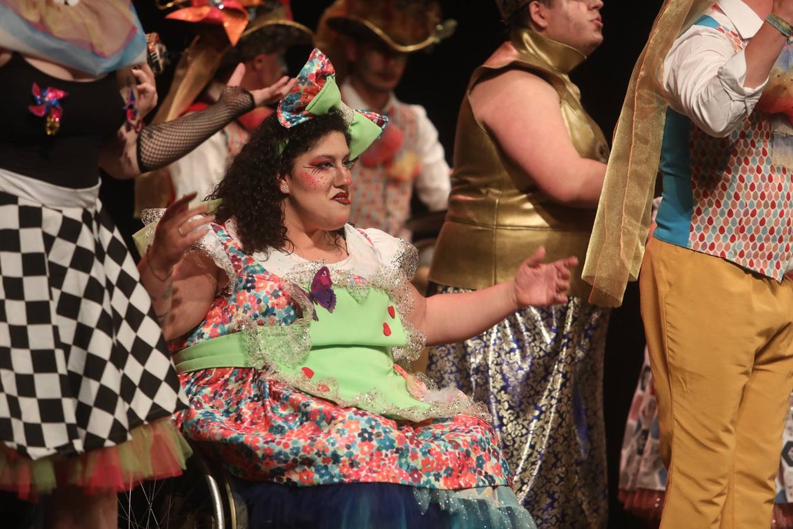 Fotos: Comparsa &#039;Bendita locura&#039; en el COAC 2022. Carnaval de Cádiz