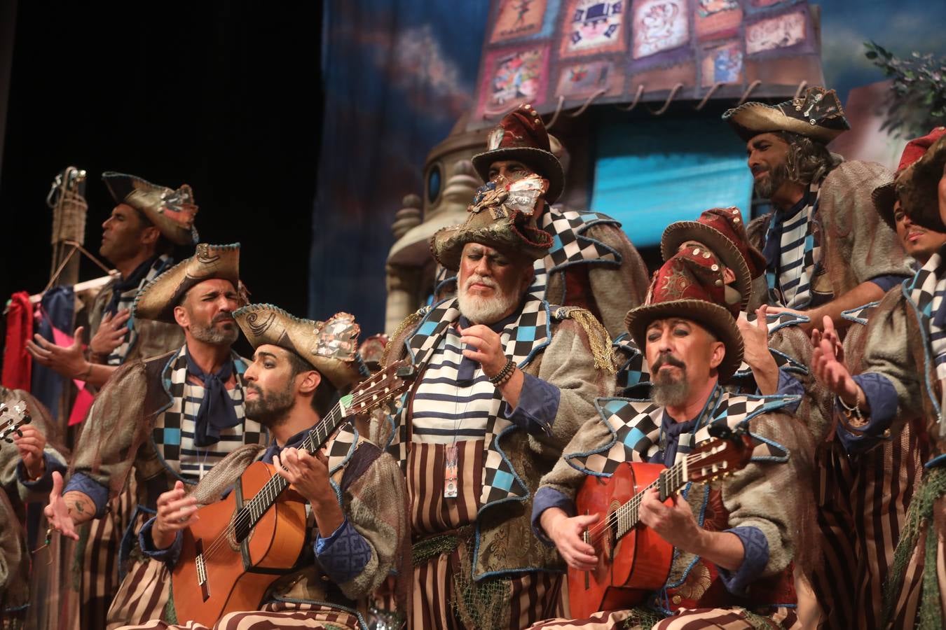 Fotos: Comparsa &#039;Los viajantes&#039; en el COAC 2022. Carnaval de Cádiz