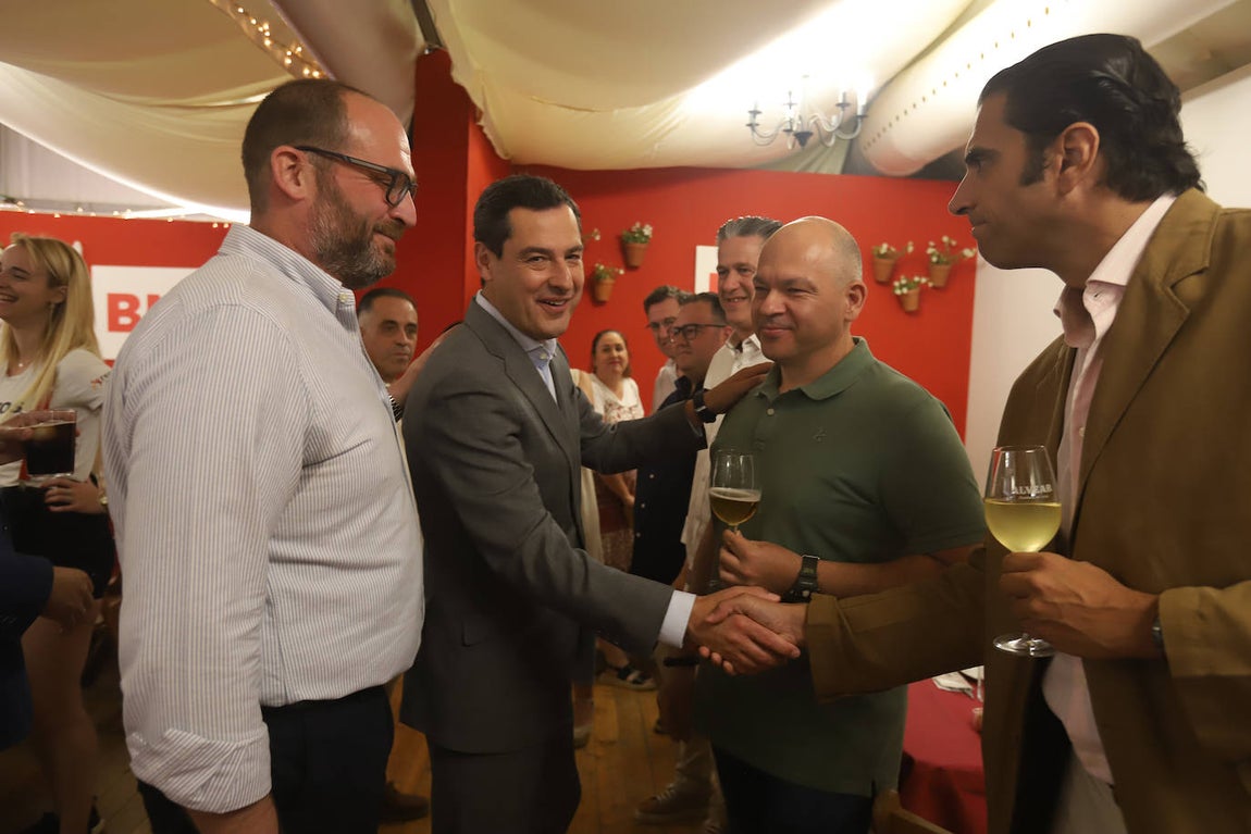 La visita del presidente de la Junta a la Feria, en imágenes