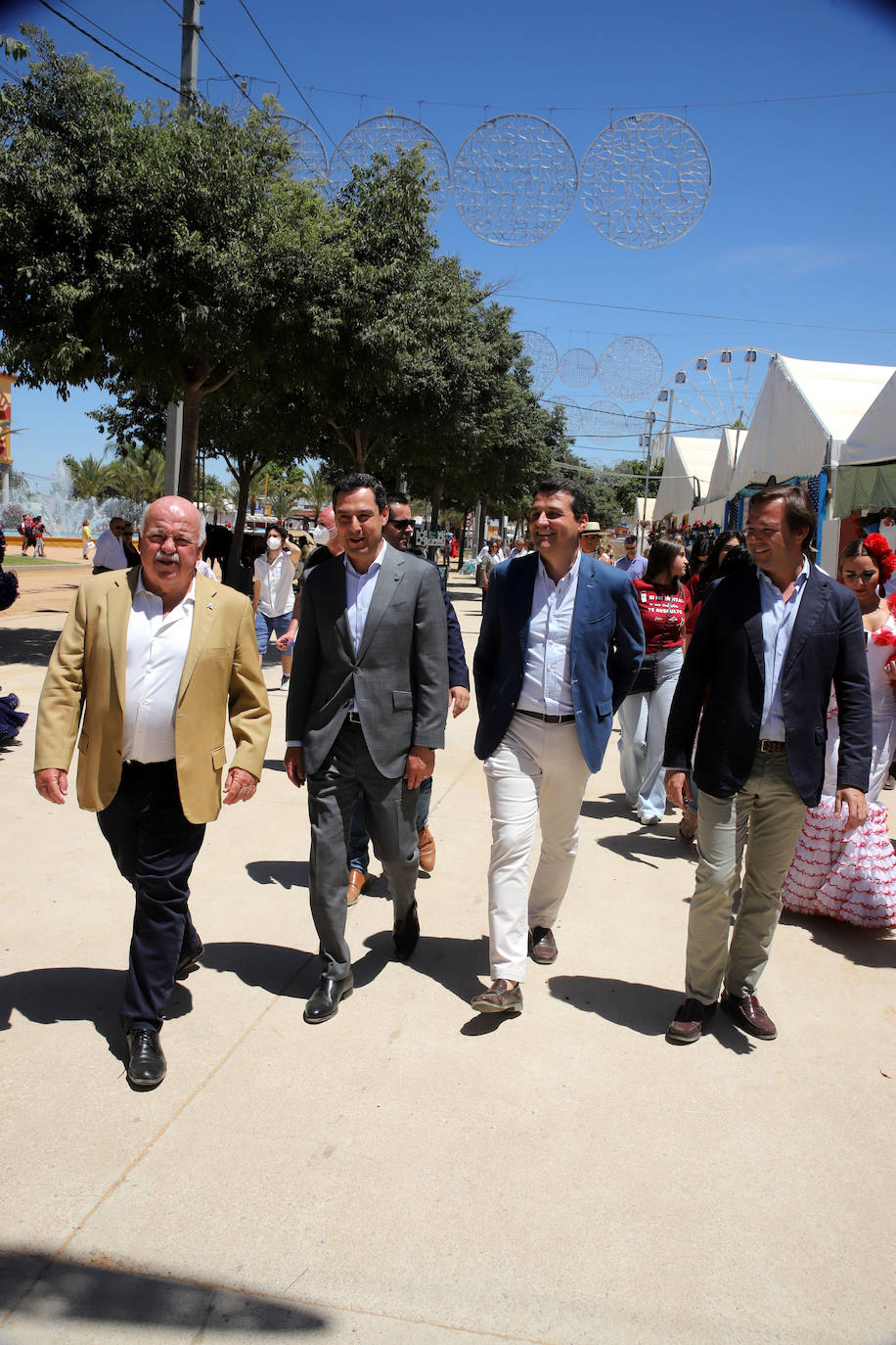 La visita del presidente de la Junta a la Feria, en imágenes