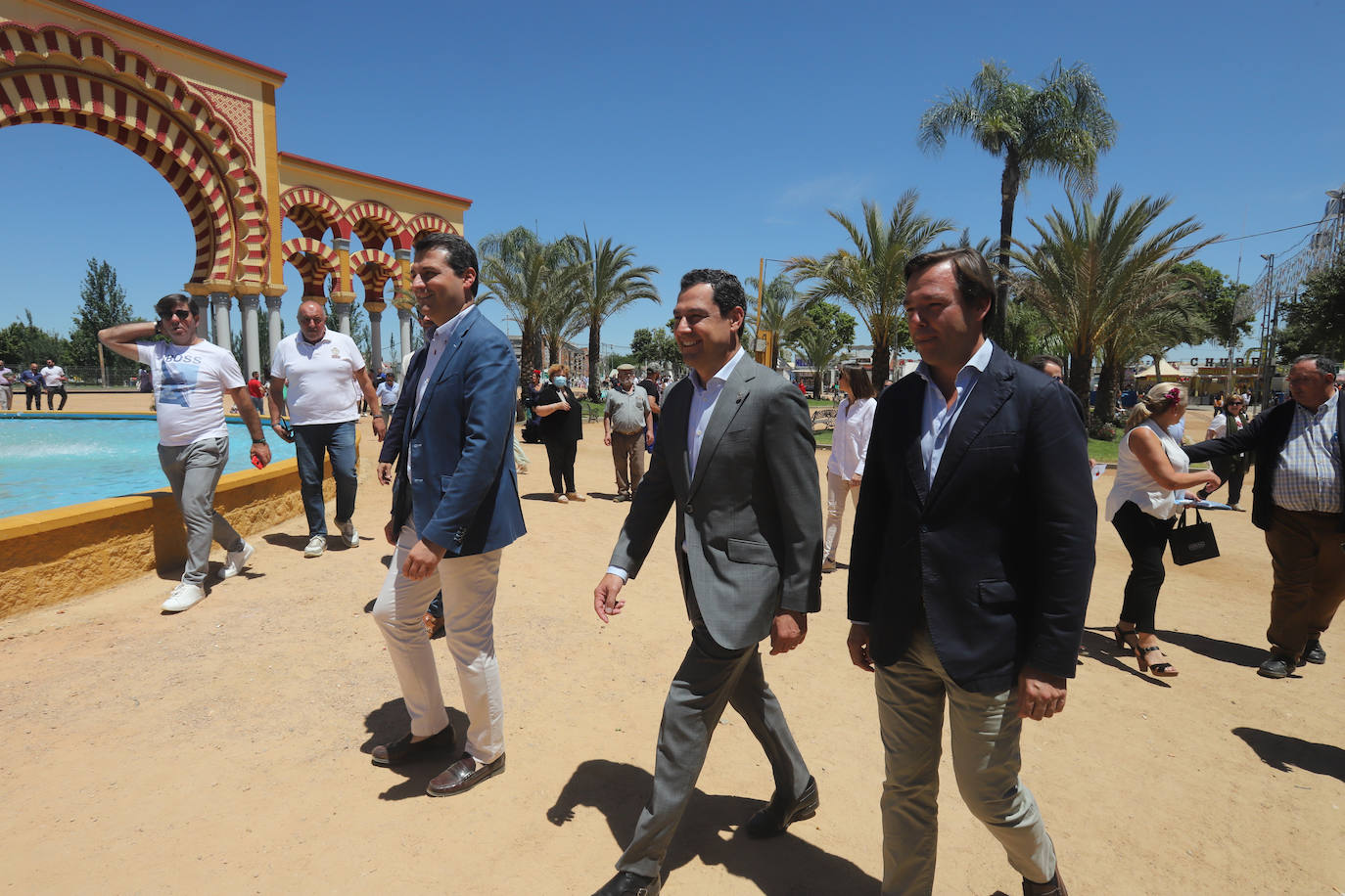 La visita del presidente de la Junta a la Feria, en imágenes