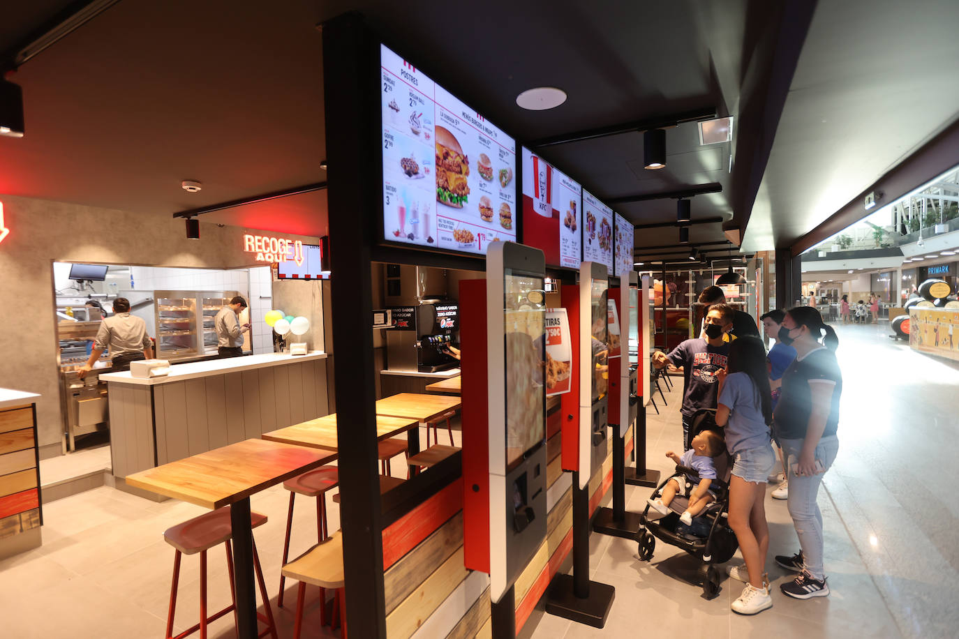 La inauguración del KFC en El Arcángel de Córdoba, en imágenes