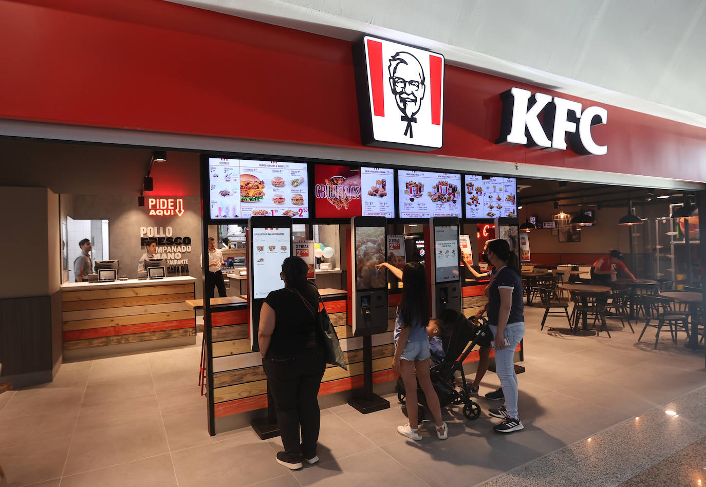 La inauguración del KFC en El Arcángel de Córdoba, en imágenes