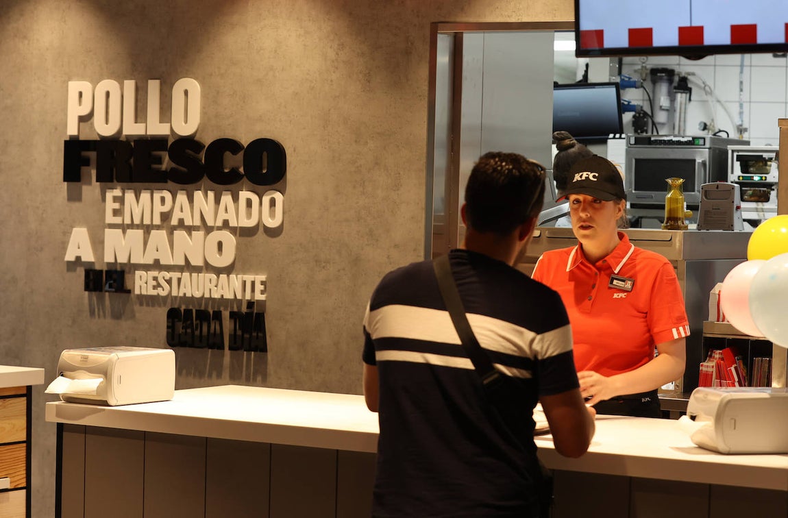 La inauguración del KFC en El Arcángel de Córdoba, en imágenes