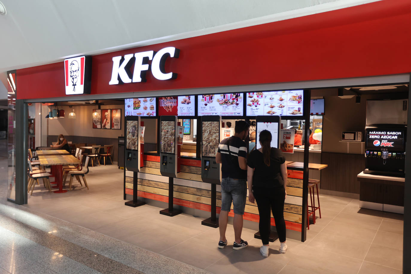 La inauguración del KFC en El Arcángel de Córdoba, en imágenes