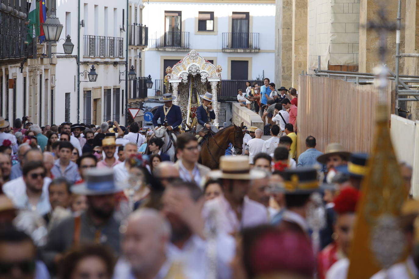 La belleza de la salida de la Hermandad del Rocío de Córdoba, en imágenes