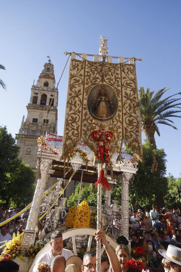 La belleza de la salida de la Hermandad del Rocío de Córdoba, en imágenes