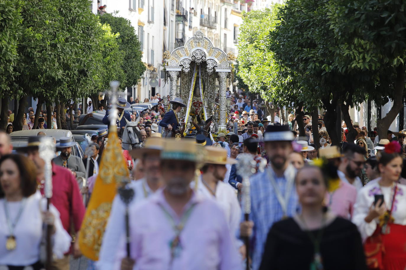 La belleza de la salida de la Hermandad del Rocío de Córdoba, en imágenes