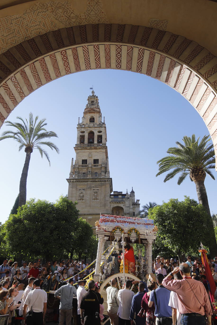 La belleza de la salida de la Hermandad del Rocío de Córdoba, en imágenes