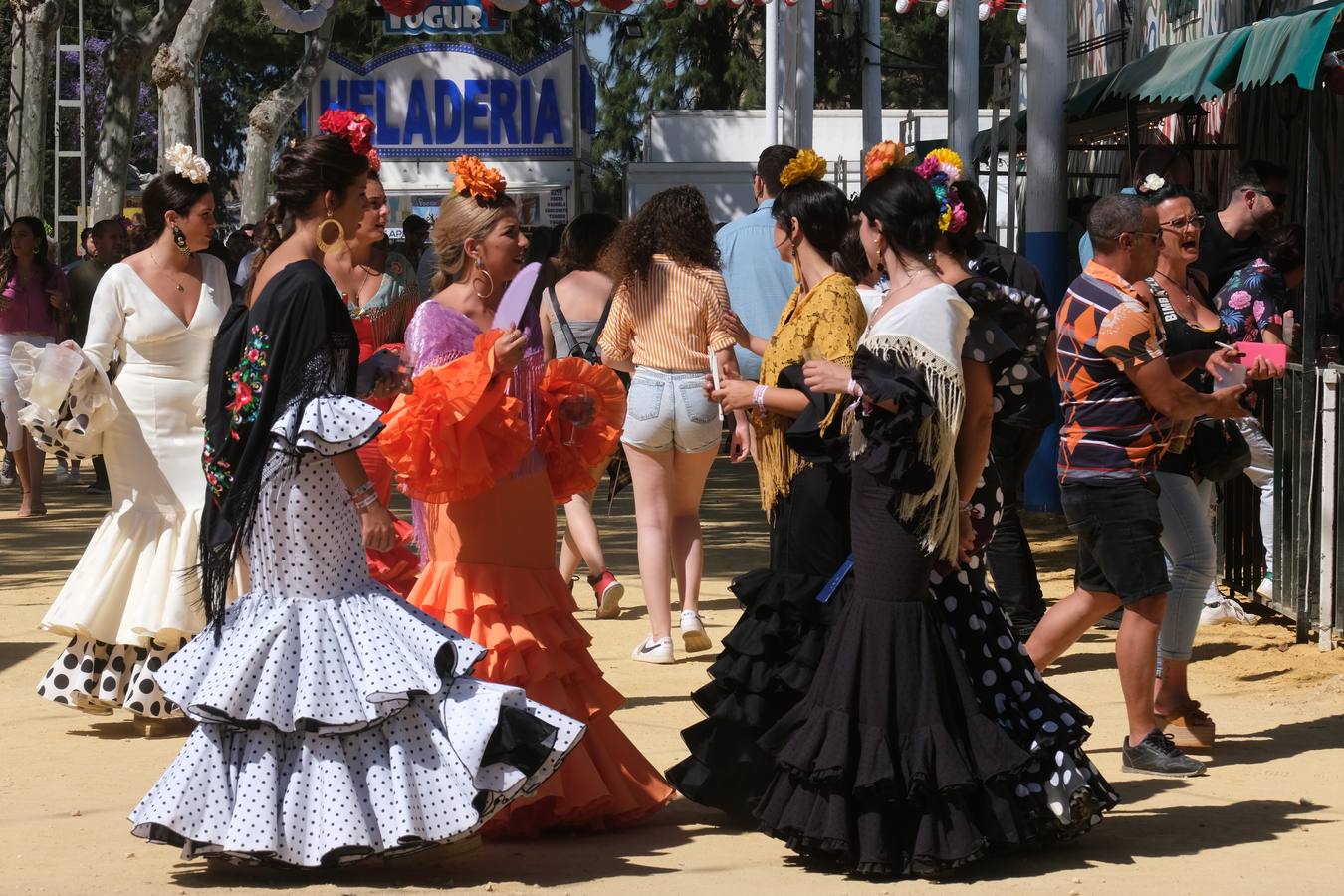 Fotos: Viento y calor en la primera jornada de la Feria de El Puerto en Las Banderas