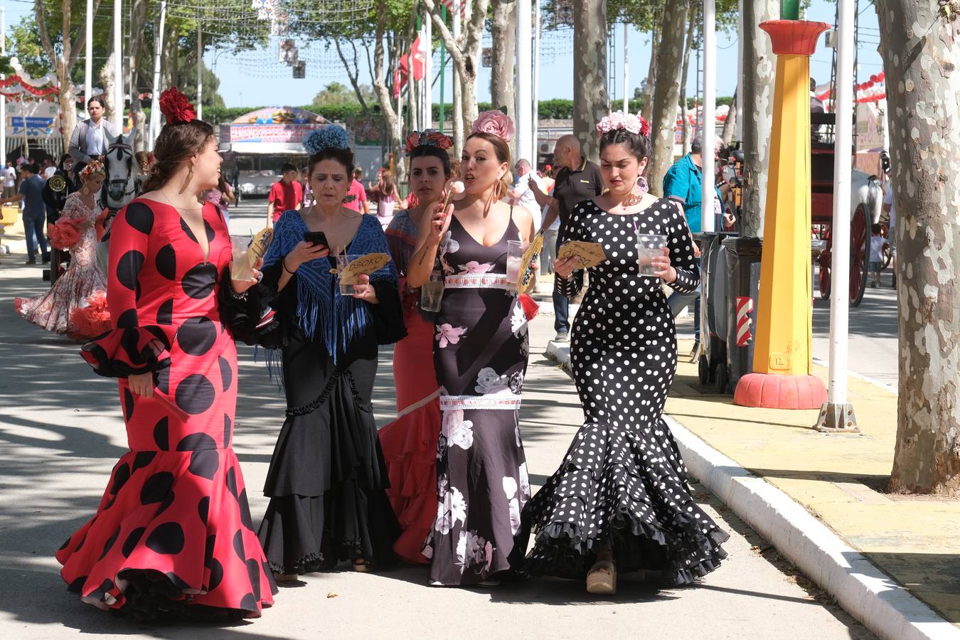 Fotos: Viento y calor en la primera jornada de la Feria de El Puerto en Las Banderas