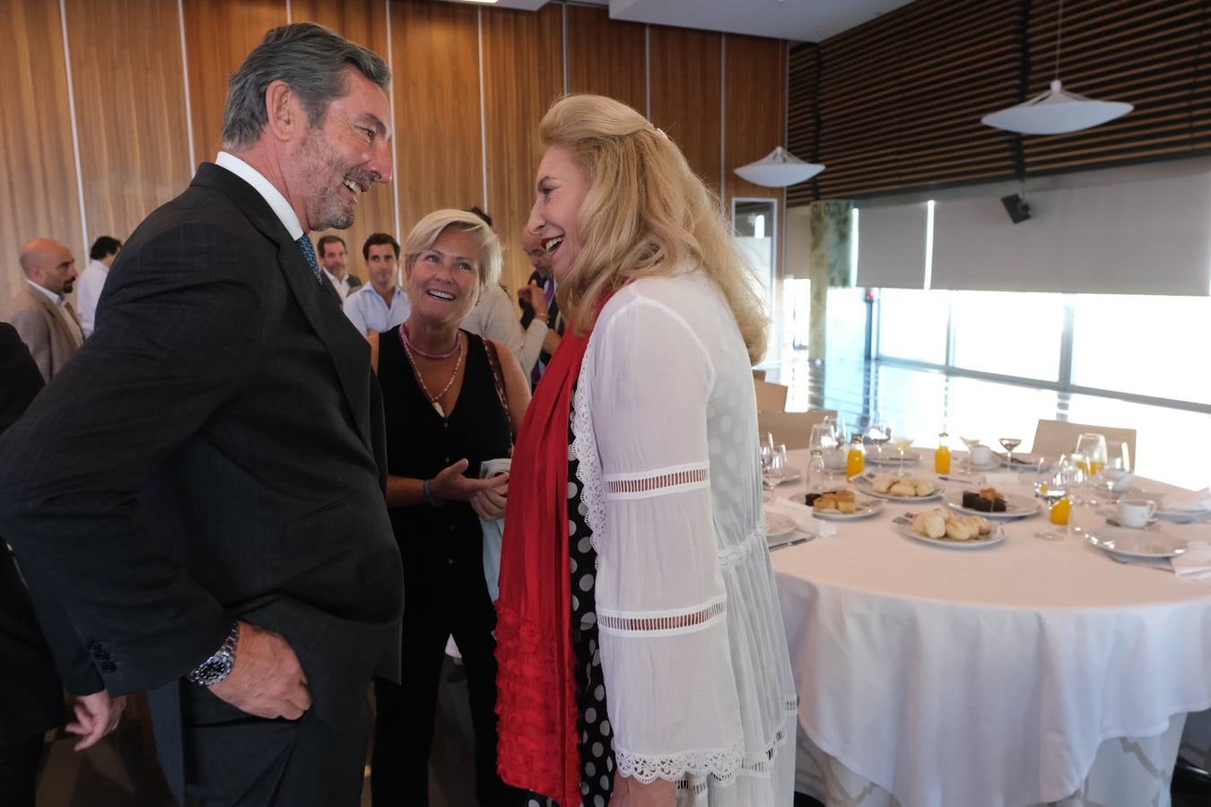 Fotos: Ambiente en la Mirada Económica de ABC y La Voz con Gaspar Sáez