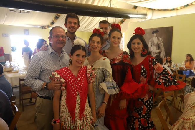 Feria de Córdoba 2022 | El colorido ambiente en las casetas del viernes, en imágenes