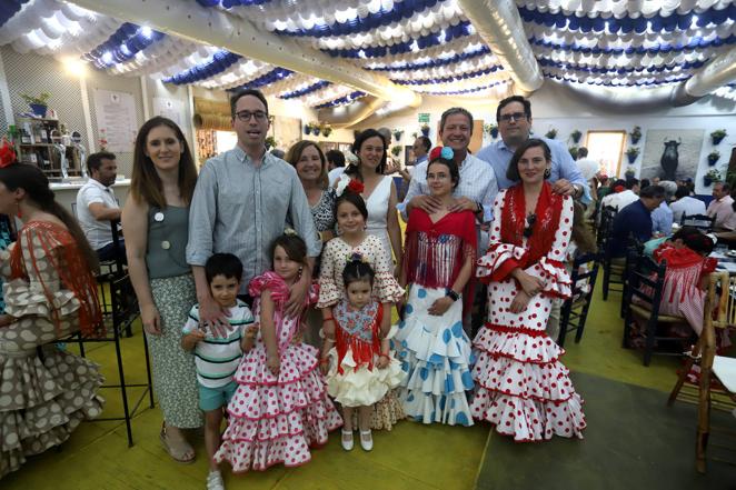 Feria de Córdoba 2022 | El colorido ambiente en las casetas del viernes, en imágenes