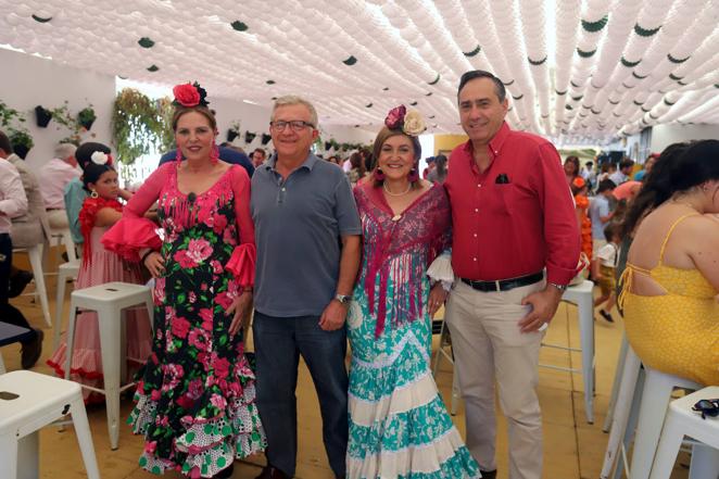 Feria de Córdoba 2022 | El colorido ambiente en las casetas del viernes, en imágenes