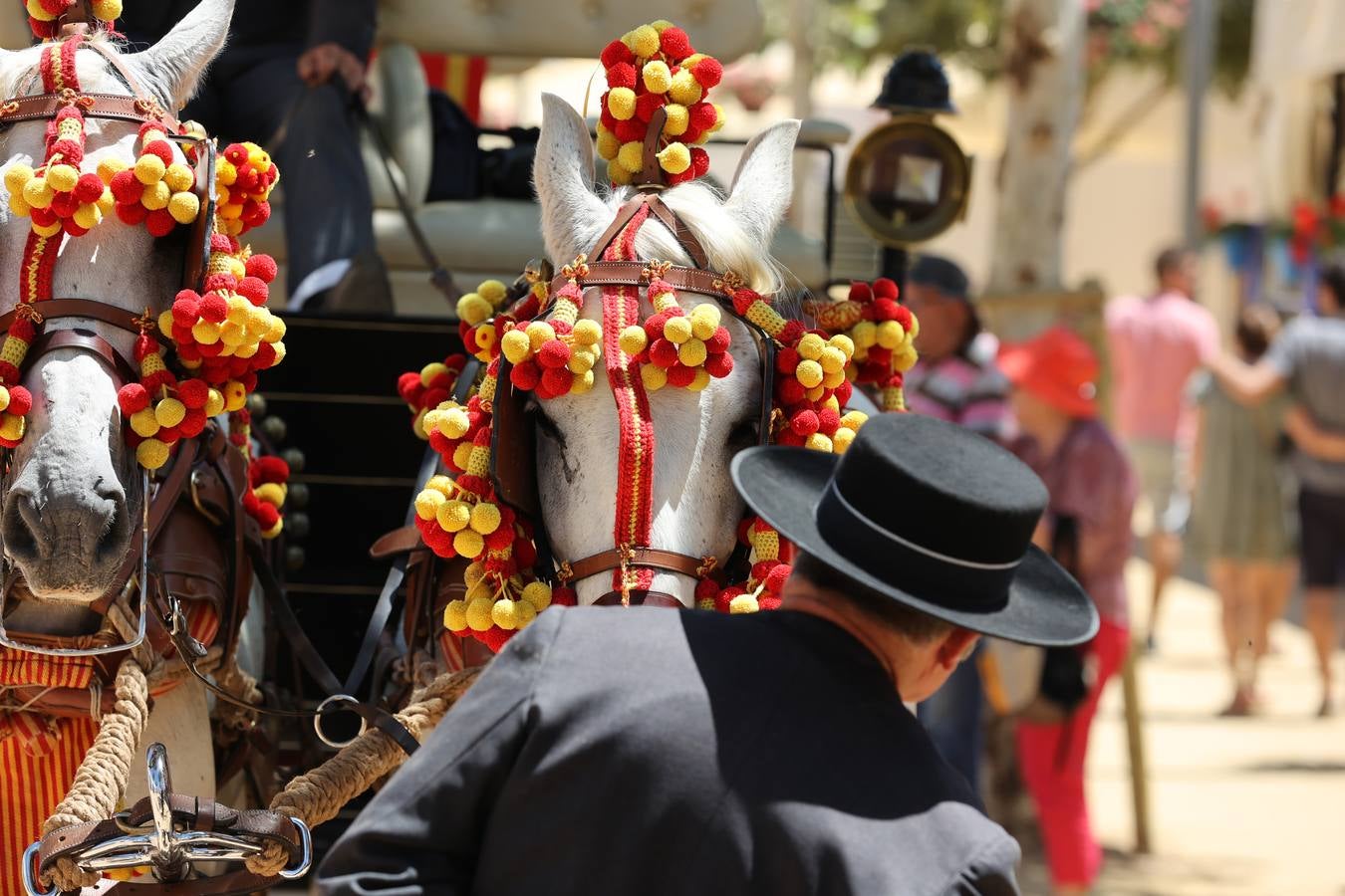 El divertido ambiente del viernes de Feria de Córdoba, en imágenes