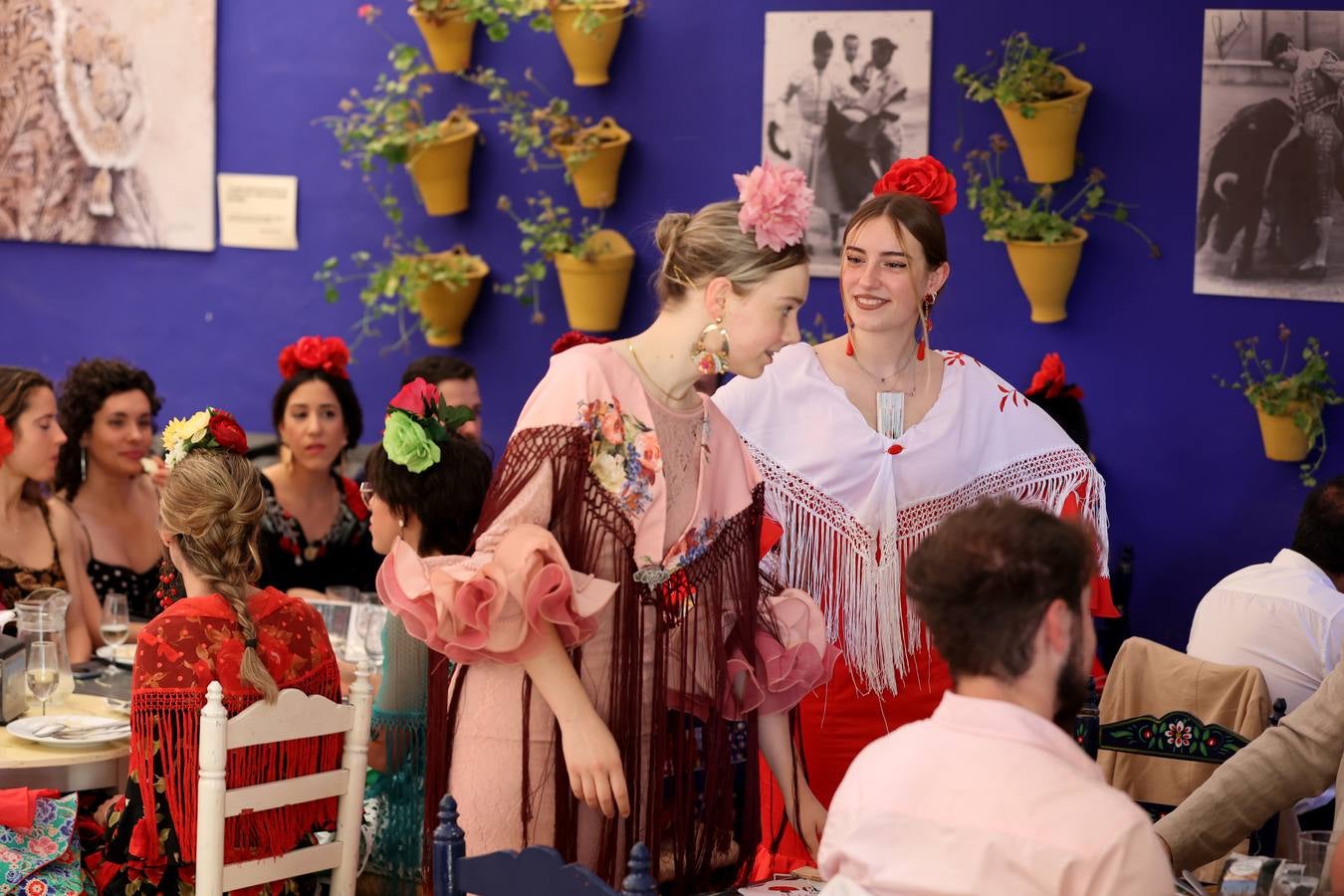 El divertido ambiente del viernes de Feria de Córdoba, en imágenes