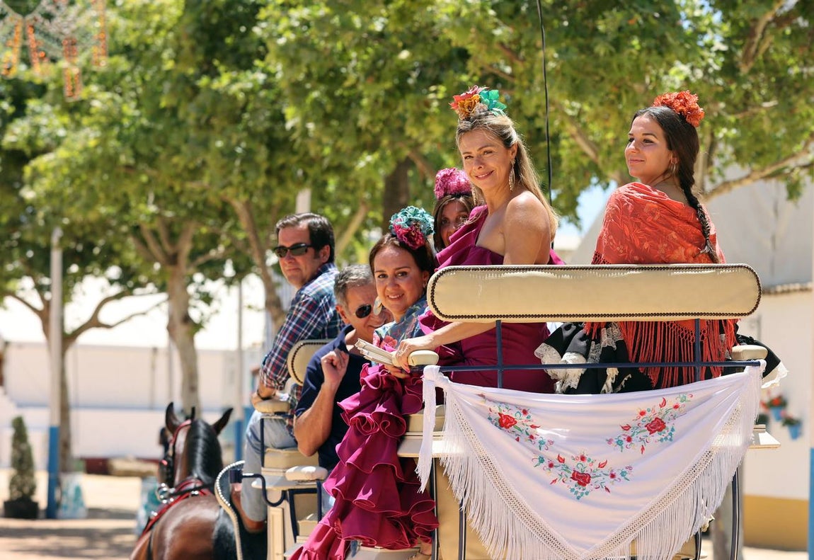 El divertido ambiente del viernes de Feria de Córdoba, en imágenes