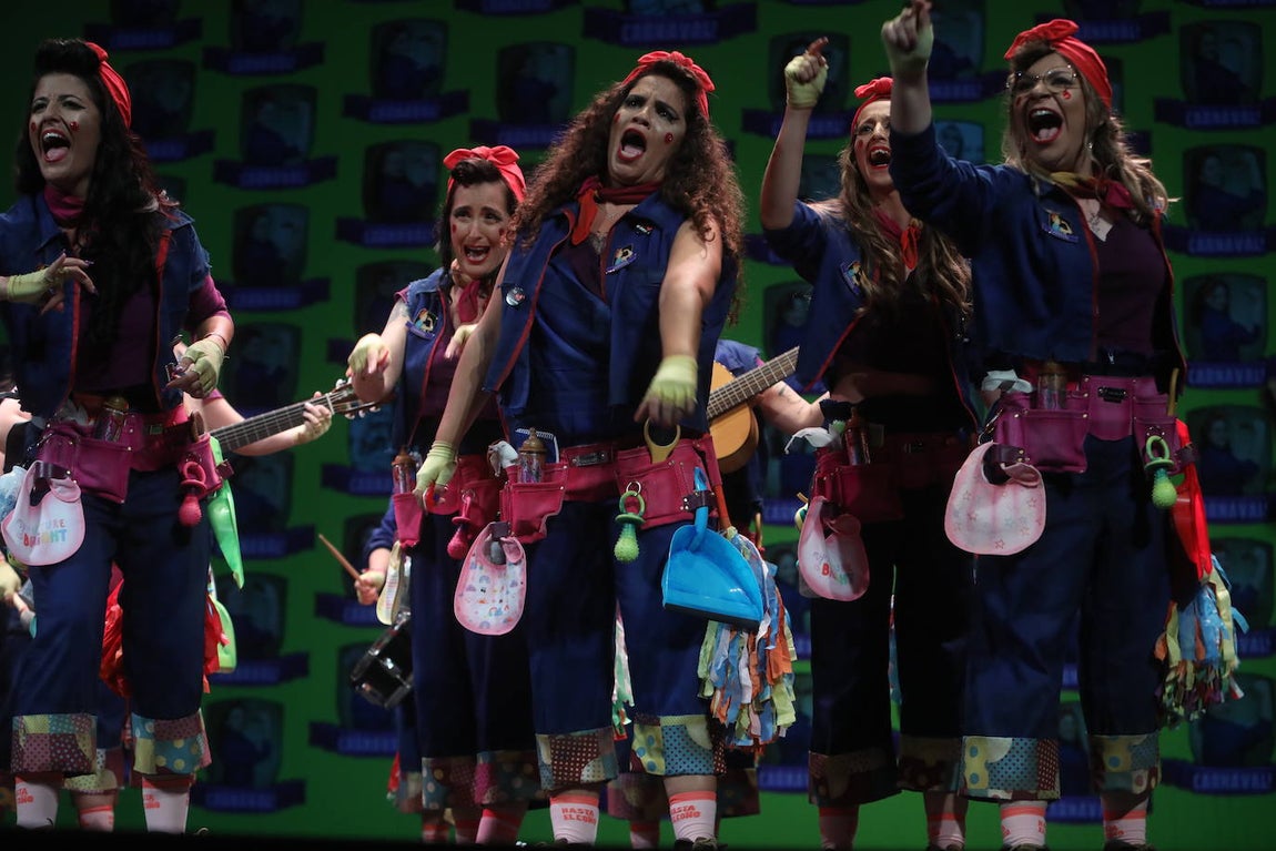 Fotos: Comparsa &#039;We can do... Carnaval&#039; en el COAC 2022. Carnaval de Cádiz