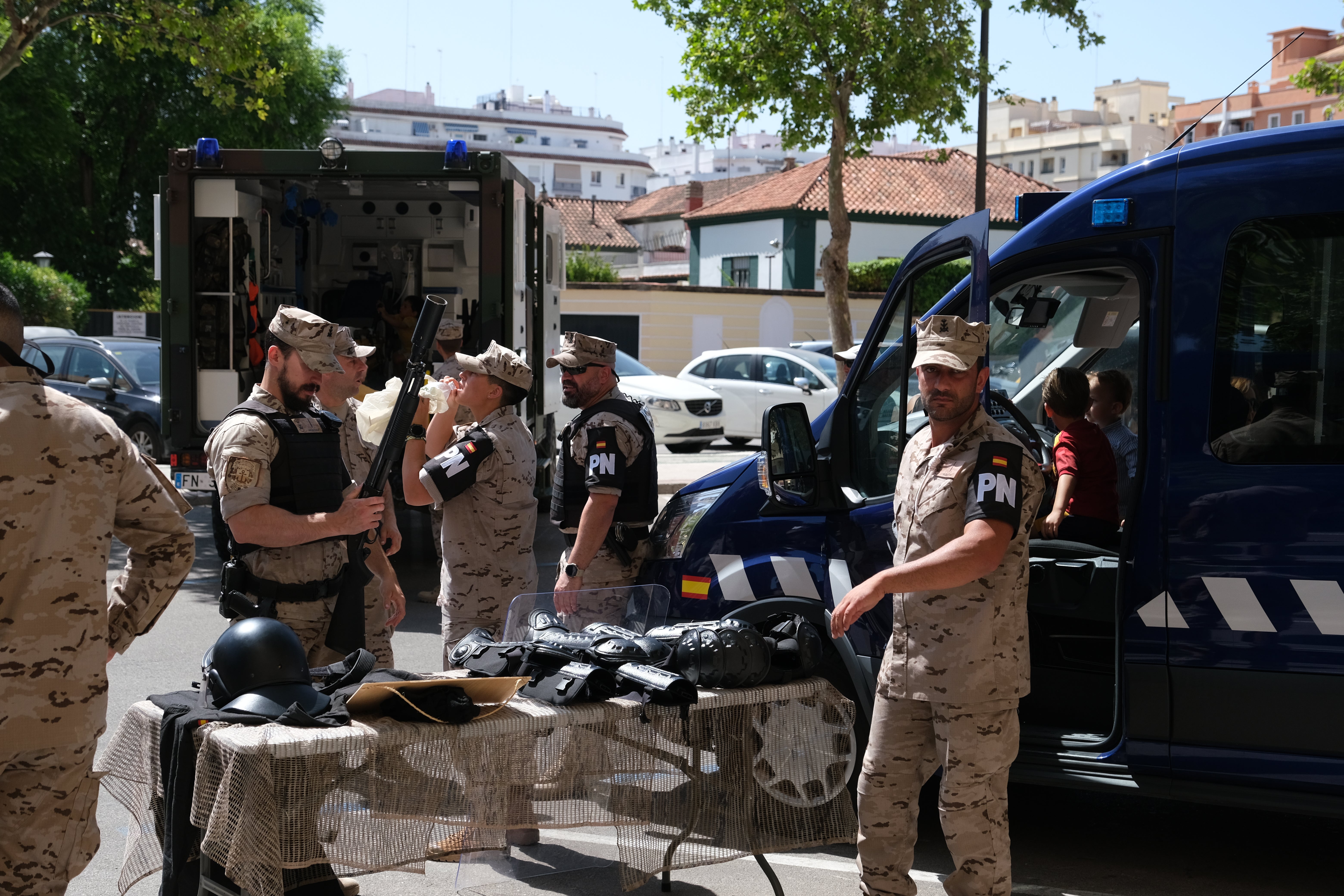 En imágenes: Día de las Fuerzas Armadas en Cádiz