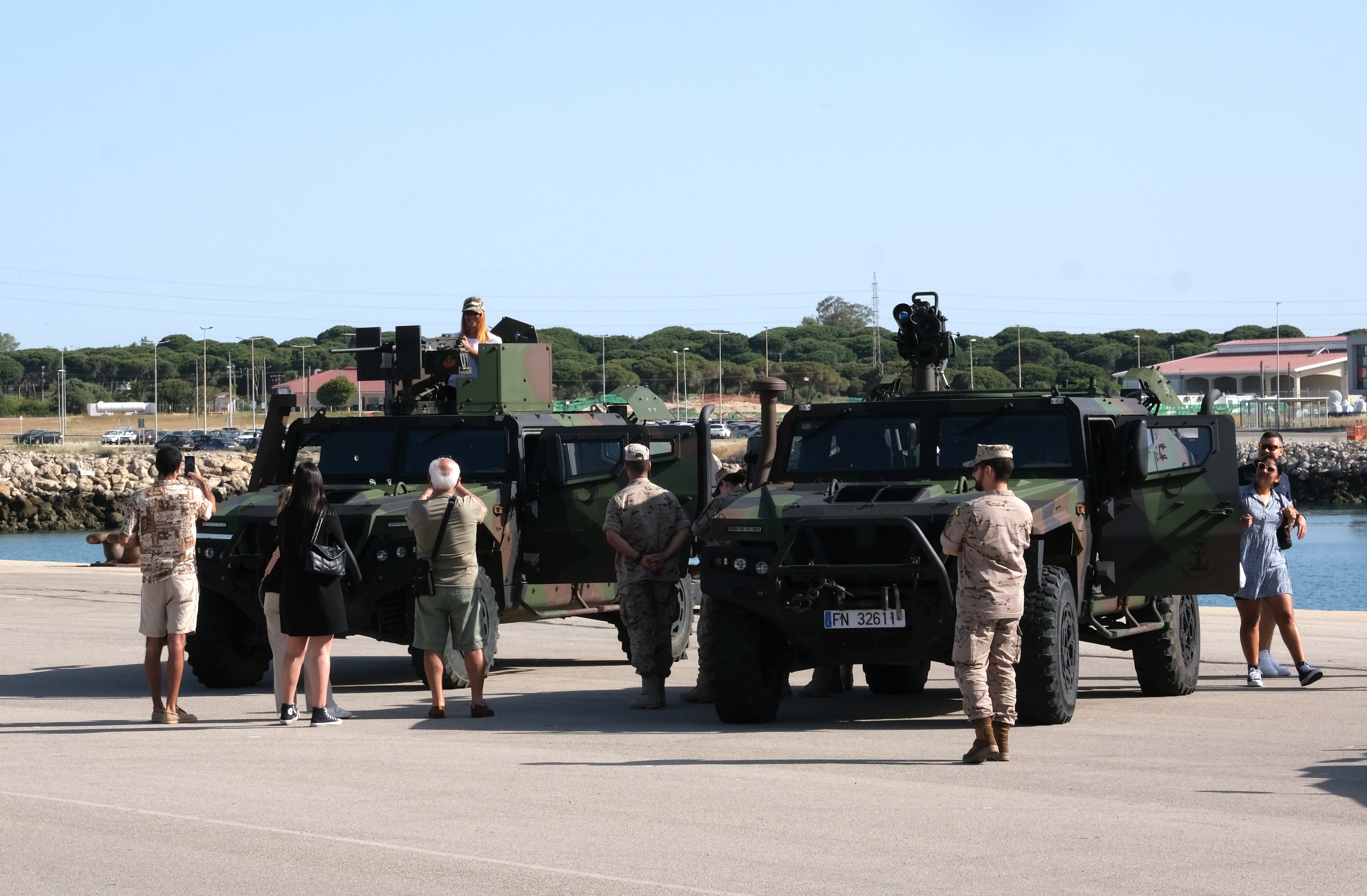 En imágenes: Día de las Fuerzas Armadas en Cádiz