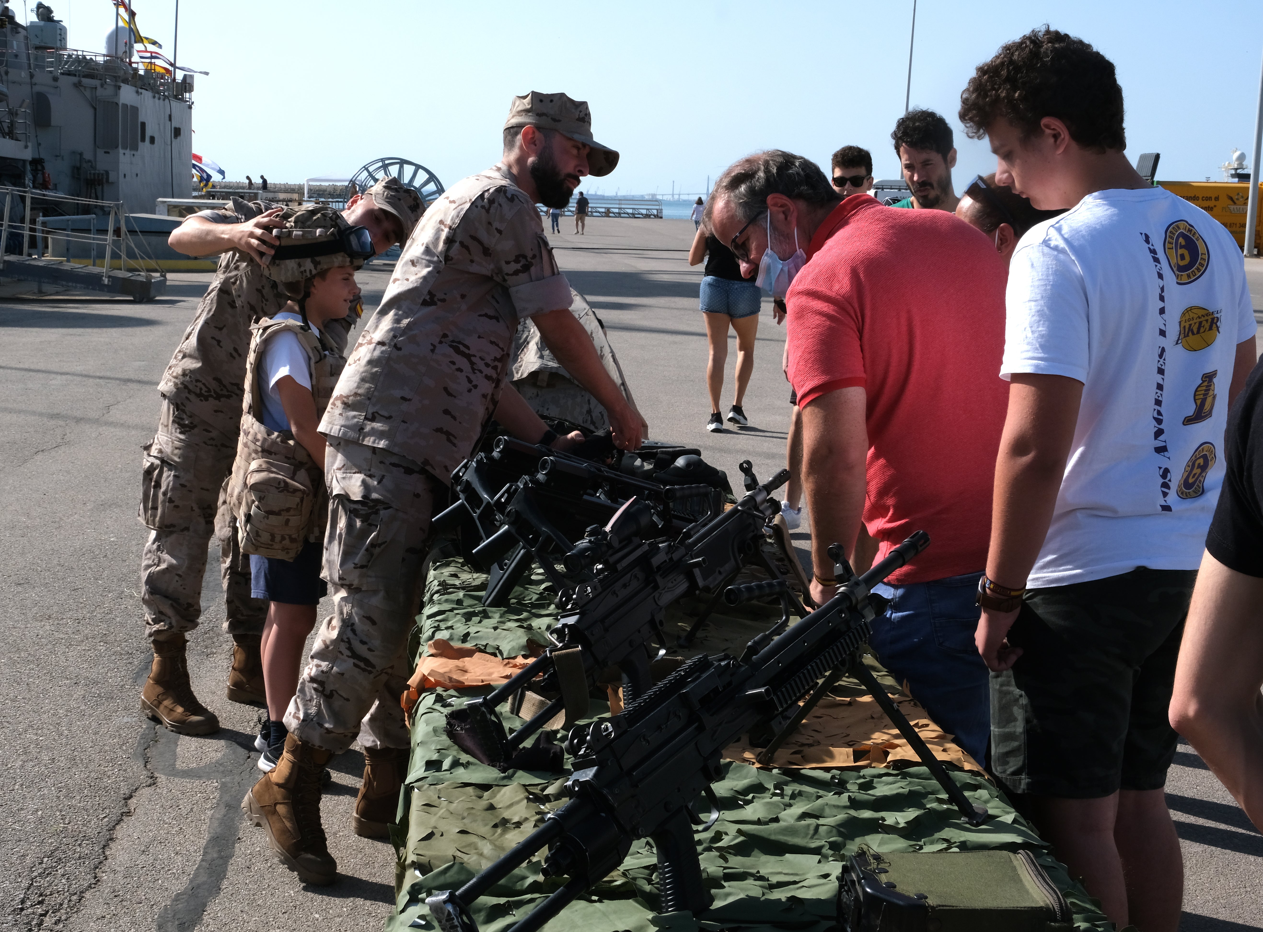 En imágenes: Día de las Fuerzas Armadas en Cádiz