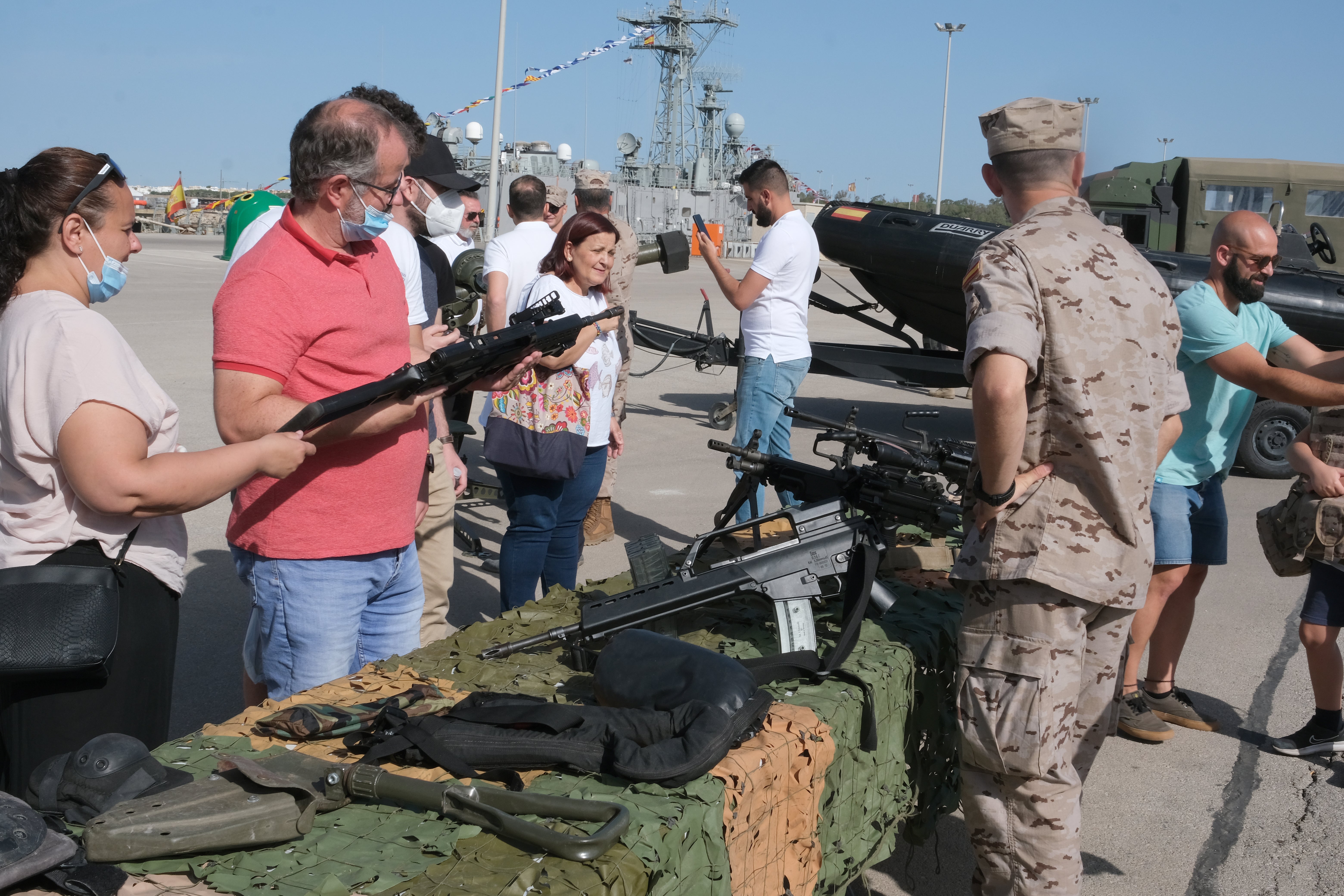 En imágenes: Día de las Fuerzas Armadas en Cádiz